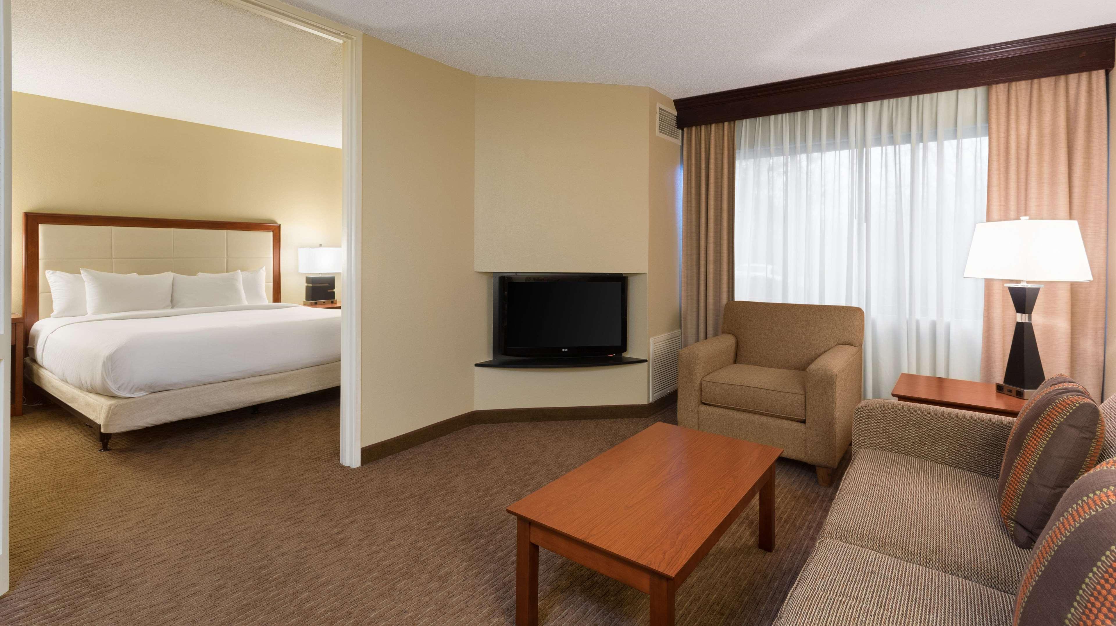 Doubletree Suites By Hilton Hotel Cincinnati - Blue Ash Sharonville Ngoại thất bức ảnh