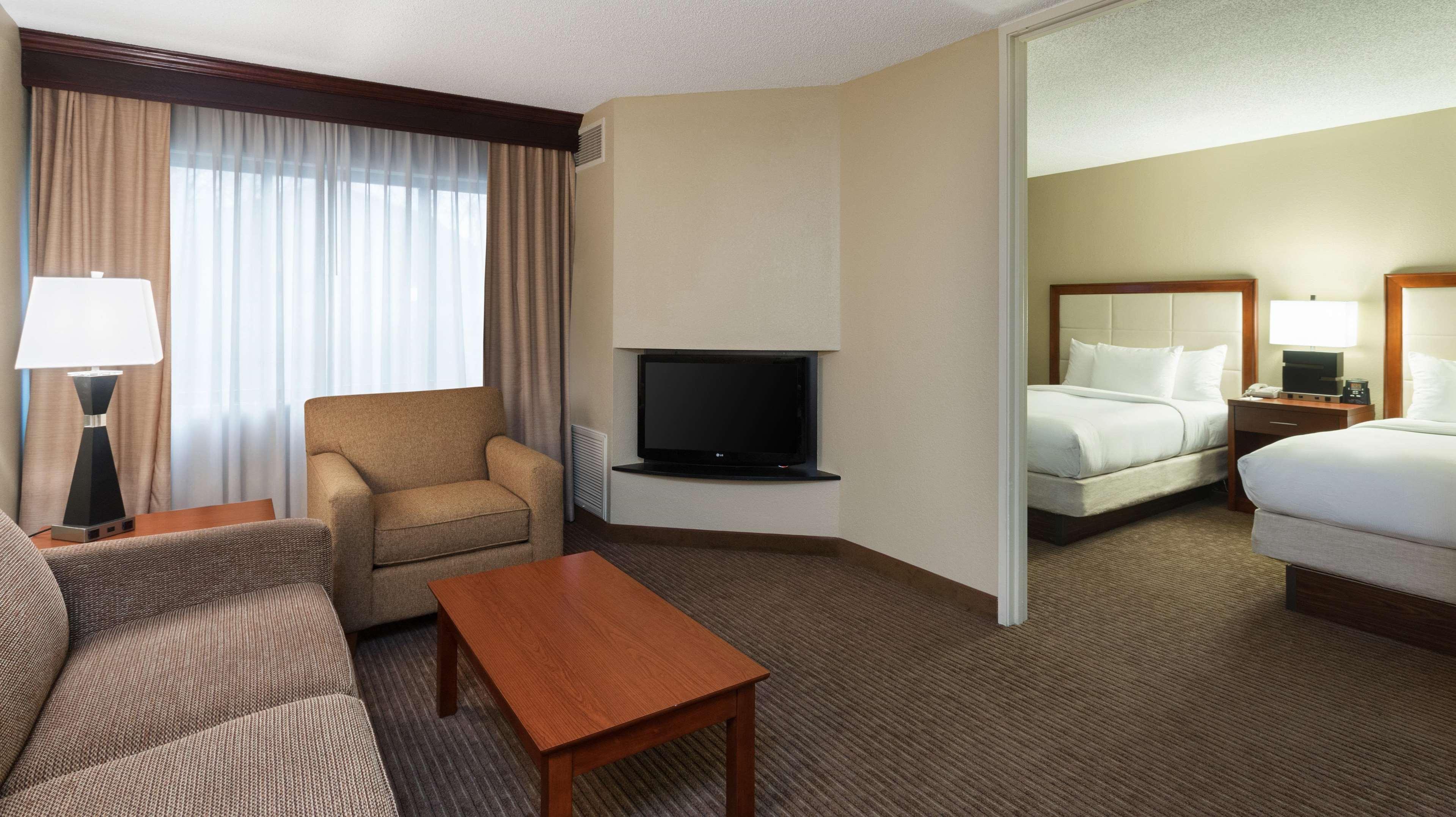 Doubletree Suites By Hilton Hotel Cincinnati - Blue Ash Sharonville Ngoại thất bức ảnh